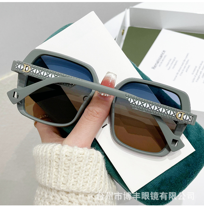 2023 New Fashionable Polarized Sunglasses with Fine Sparkling Small Fragrance, Ultra Light Sunglasses, Showcasing Style,_voghion.com