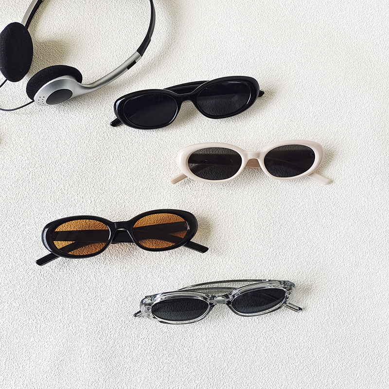 2025년 신상 선글라스 소녀 패션 타원형 자외선 차단 선글라스 남성 스타 유럽 및 미국 레트로 안경 도매