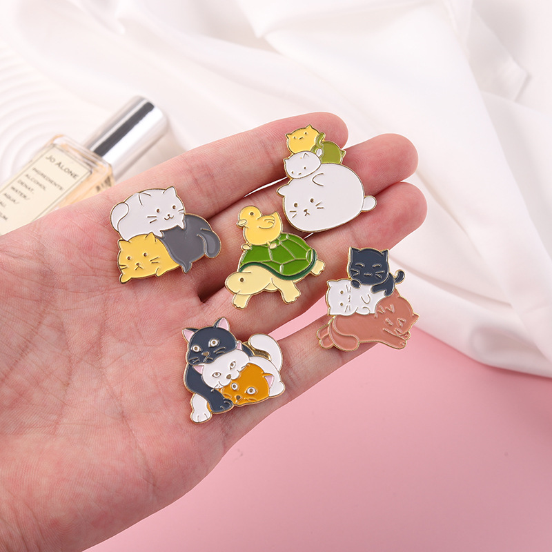 Cartoon Style Cat Alloy Stoving Varnish Brooches display picture 3
