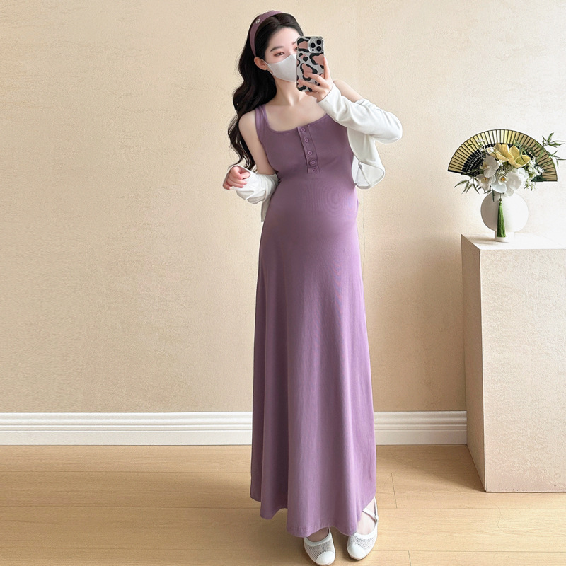 Purple sleevless dress