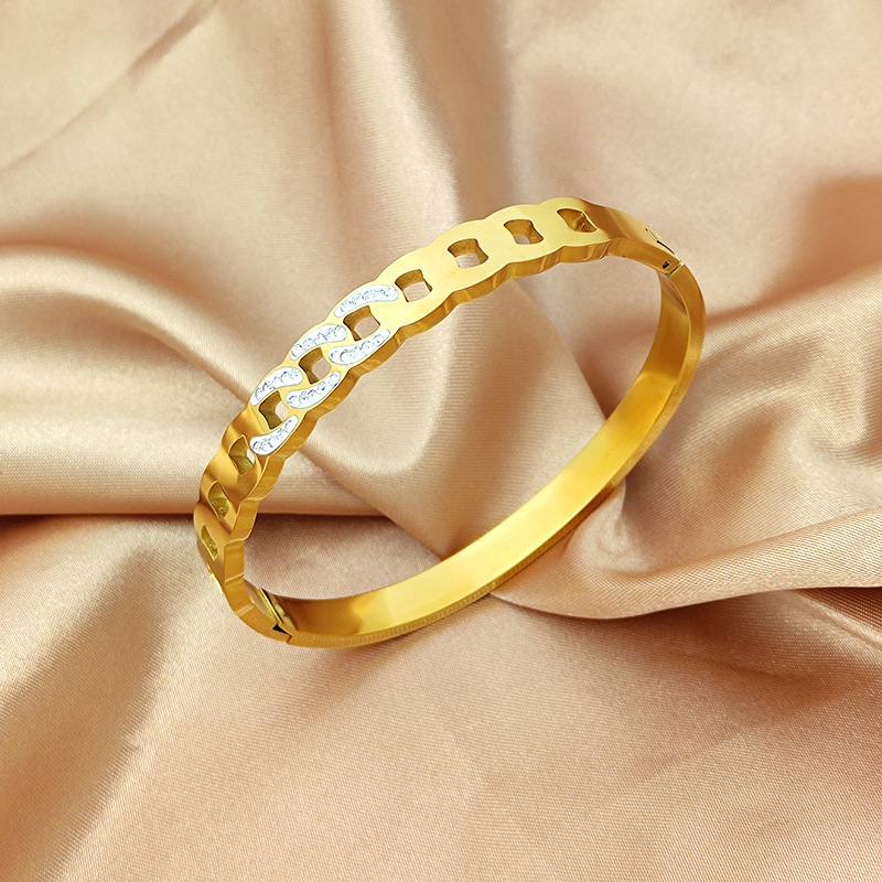 Europa y América nueva titanio acero micro-incrustaciones de alta calidad pulsera hueca estilo punk hebilla pulsera de oro al por mayor de acero inoxidable joyería