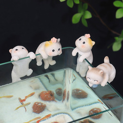 もしアニメの猫の水槽の造景のアイデアが水槽の装飾品の植木鉢を飾ってシリンダーに登ります。