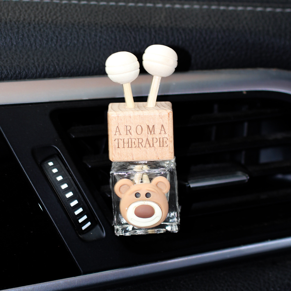 La botella vacía de perfume de la salida de aire del automóvil se puede llenar por sí misma. El aceite esencial de aromaterapia del automóvil se puede volatilizar y expandir la fragancia.