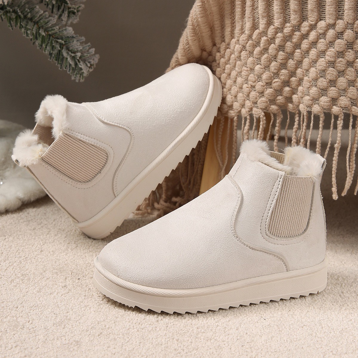 Europa y los Estados Unidos transfronterizos botas de nieve de tamaño grande mujeres 2025 nuevas botas cortas Chelsea antideslizantes versátiles botas Martin retro de moda