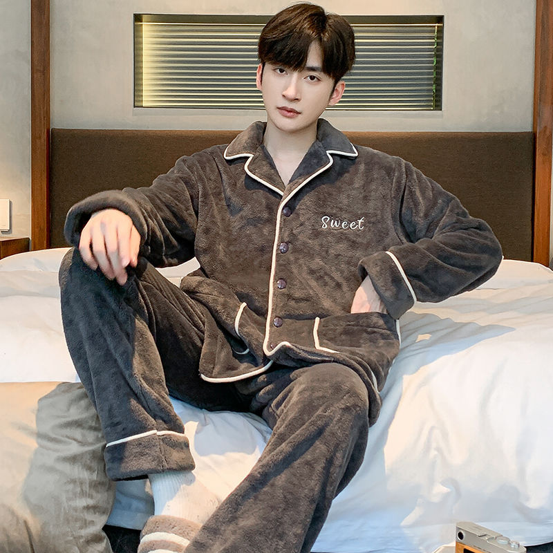 Pijamas de coral de lujo ligero para hombres invierno 2025 nuevo tipo de terciopelo más grueso casual de coral sólido cubierta de ropa para el hogar