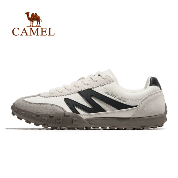 X14B097607, ivory white/black, male model