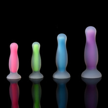 厂家批发新款发光彩色硅胶后庭肛塞女用自慰器成人情趣性用品