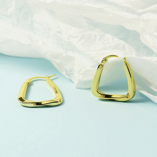 Geometric twisted triangle earrings, irregular new autumn and winter versatile simple cool fashion street style Korean style