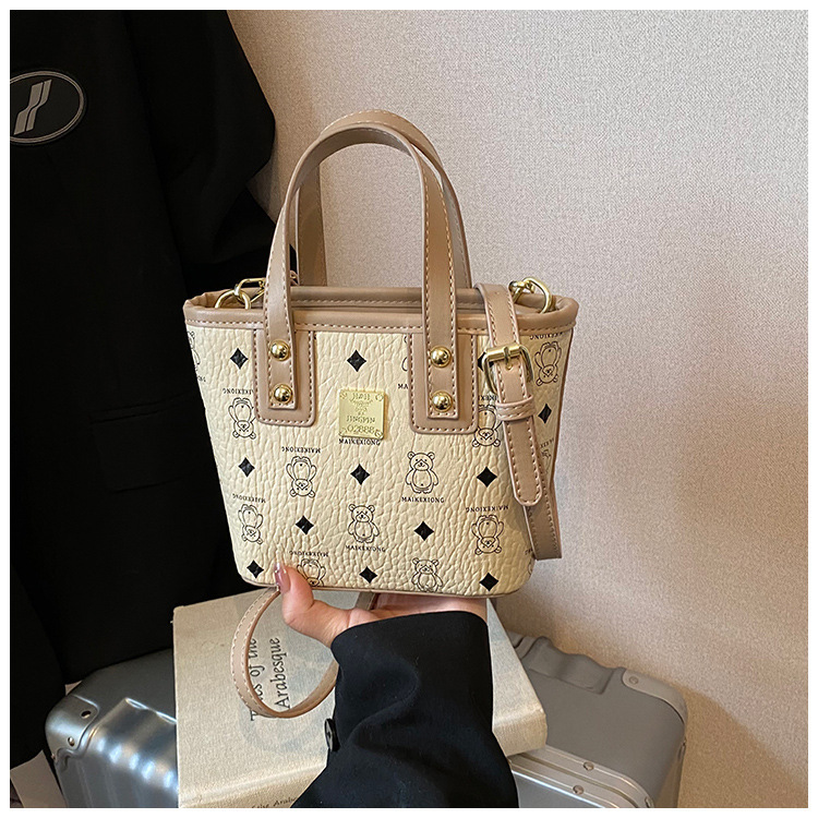 Bolso de cubo portátil 2024 Bolso popular de estilo caliente de este año para mujer, otoño e invierno, nuevo bolso de mensajero de moda para mujer