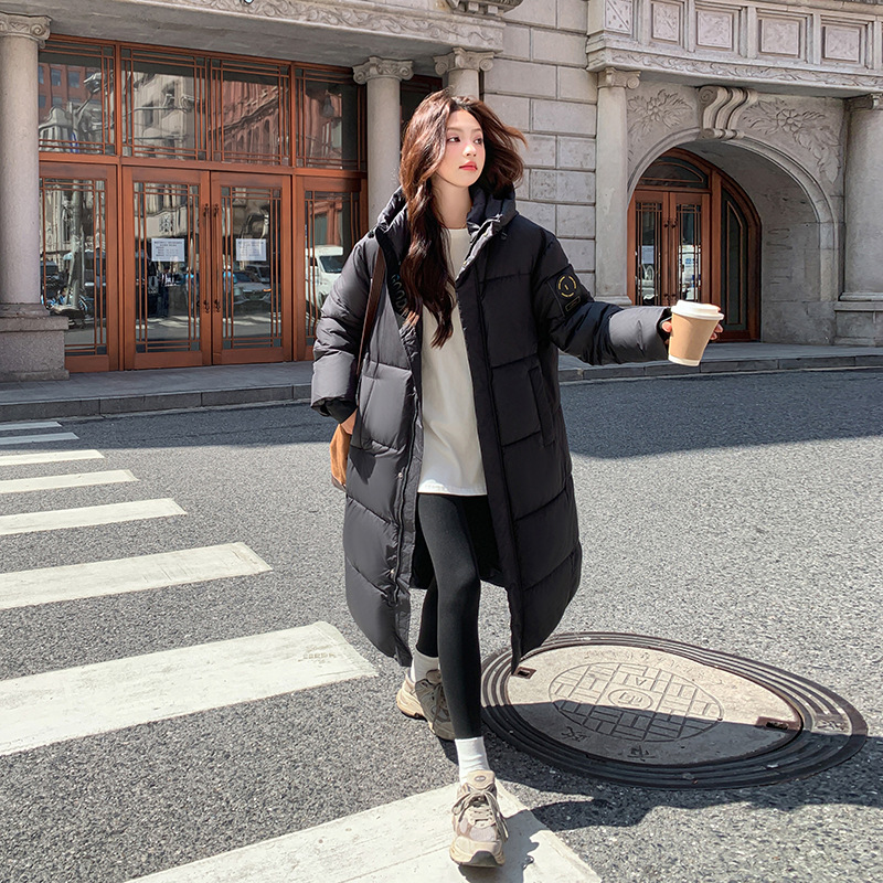 Gran chaqueta de algodón de plumón para mujeres más largo de la rodilla en invierno de 2025 nuevo diseño de estilo académico grueso abrigo abrigo