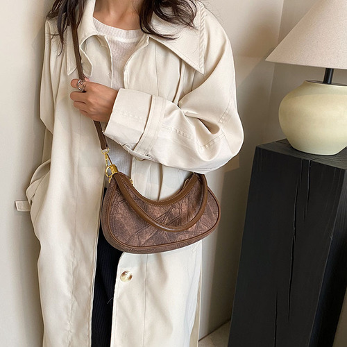 This year's popular texture niche design bags 2024 new women's bags fashion versatile crossbody bag single shoulder armpit bag