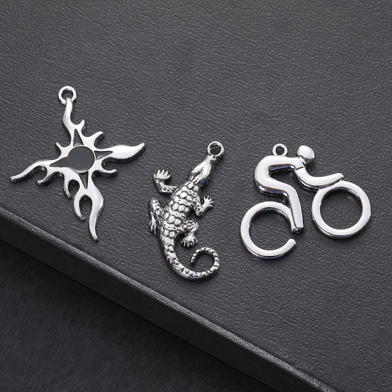European and American in stock creative new fashion crocodile pendant personality hip-hop necklace long sweater chain pendant tide wholesale European and American in stock creative new fashion crocodile pendant personality hip-hop necklace long sweater chain pendant tide wholesale