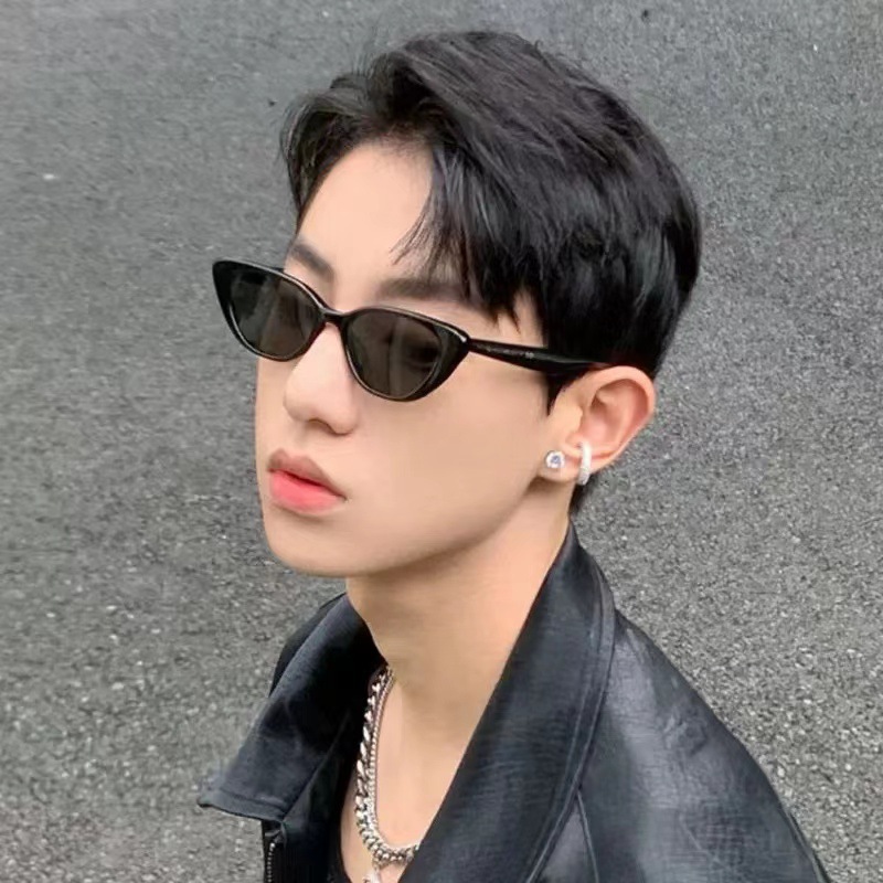 2024 nuevas gafas de sol retro triángulo ojo de gato al por mayor sunglasses montura pequeña gafas de sol mujeres gafas de sol hombres