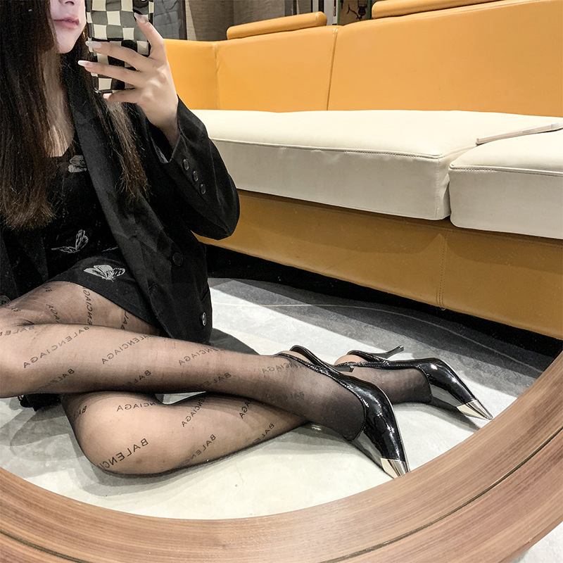 Fashionable high heels low-cut pointed-toe