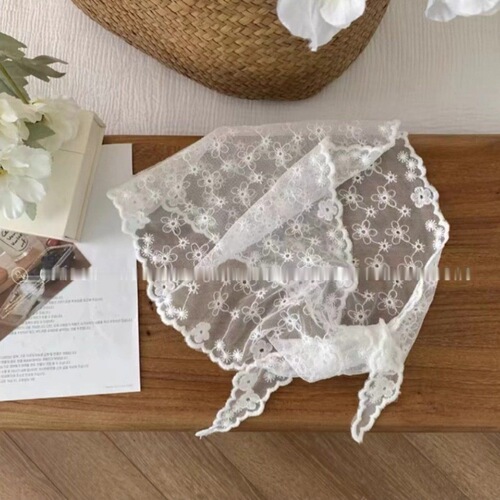 2024 Spring New French Retro White Lace Floral Head Scarf for Women Head Covering Triangle Scarf Beach Silk Scarf Fashion Band