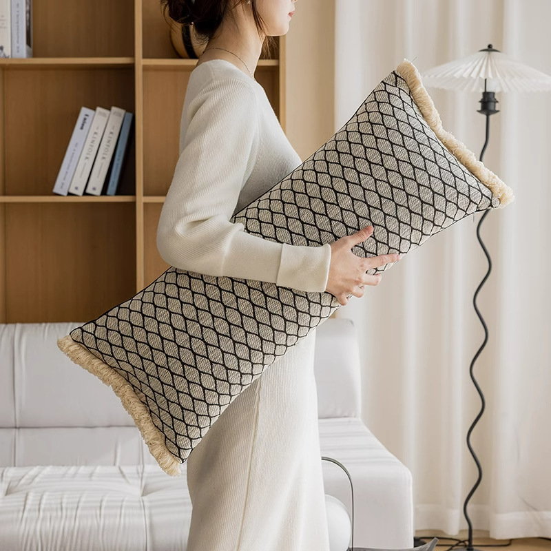 자유로운 곡선의 수염이 있는 긴 베개