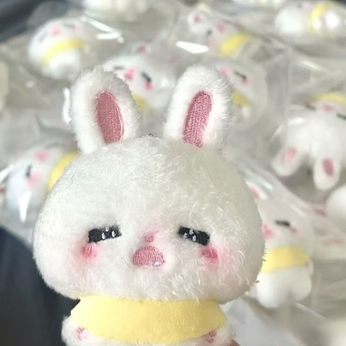Super lindo lindo peluche llorando conejo colgante de llaver bolsas escolares de chicas bolsas colgantes accesorios de muñecas de alto valor