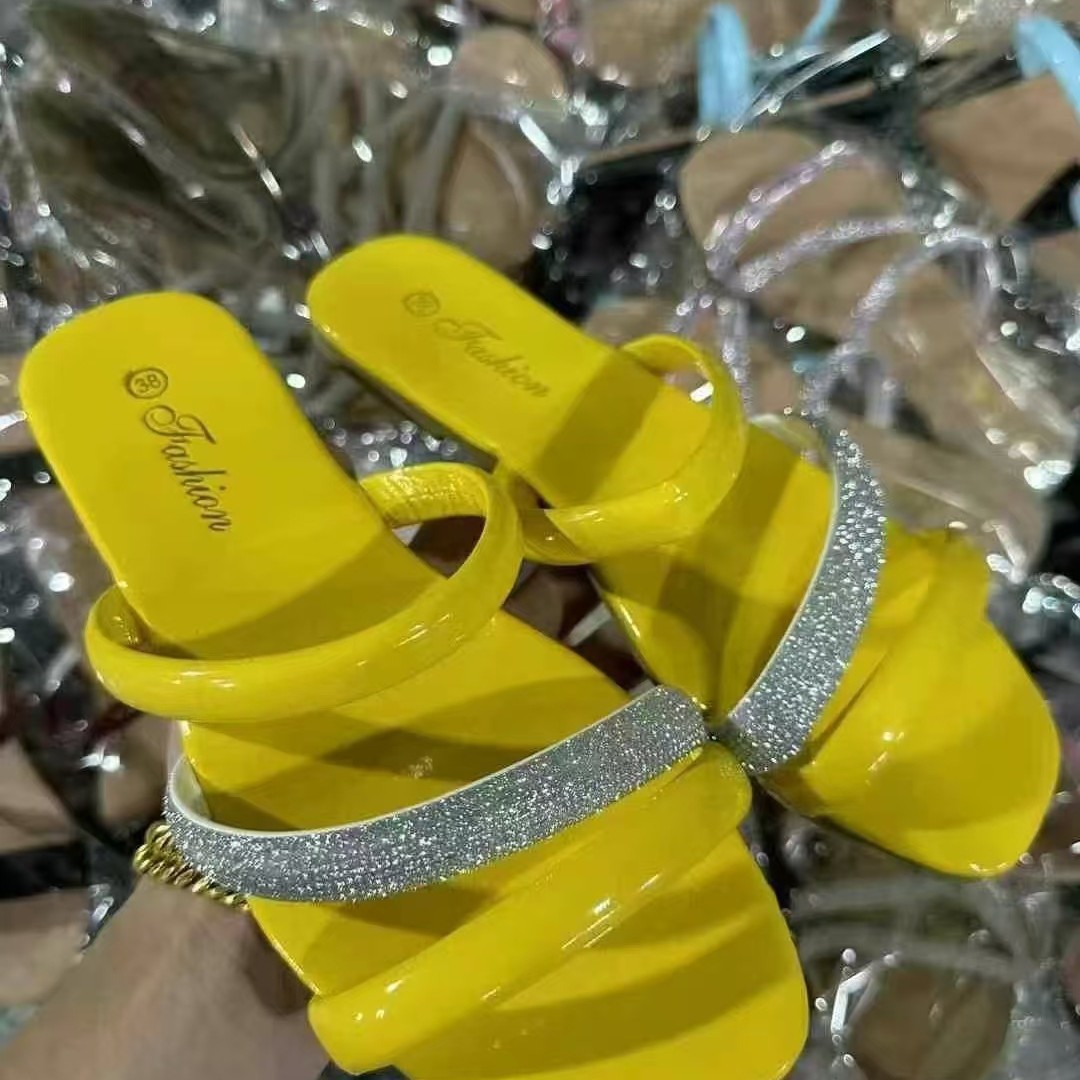 Artesanía africana de moda de comercio exterior zapatillas de piso plano grande zapatillas de piso plano zapatillas de piso plano un estilo explosivo universal misceláneo