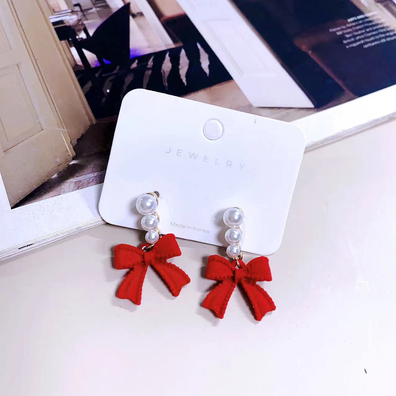 S925 aguja de plata Corea del Sur vintage rojo flocado arco pendientes de perlas pendientes nicho luz de lujo pendientes de felpa