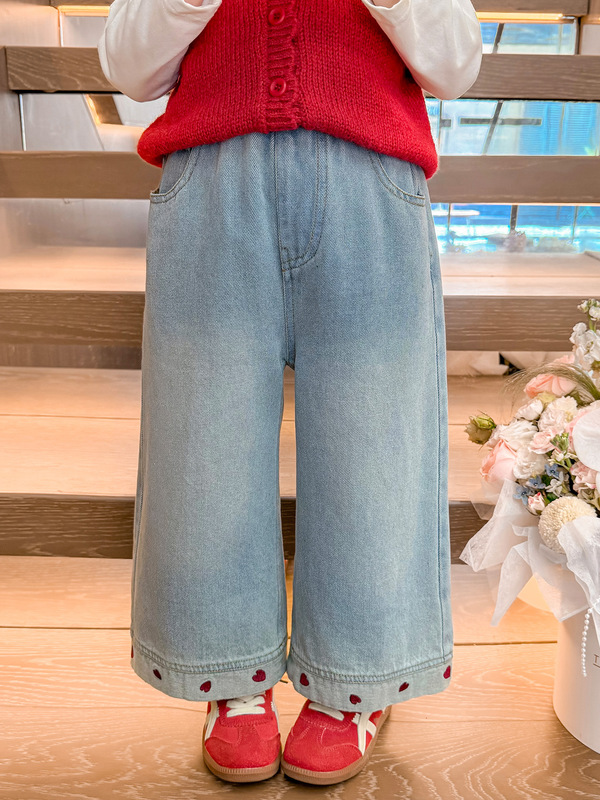 秋季新款儿童刺绣爱心牛仔裤2025年韩版女童校园直筒裤童装代发潮|undefined