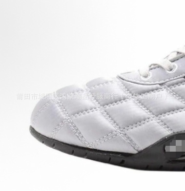 Silver racing shoes (the shoes are one size too small, please place an order after viewing the actual photos)