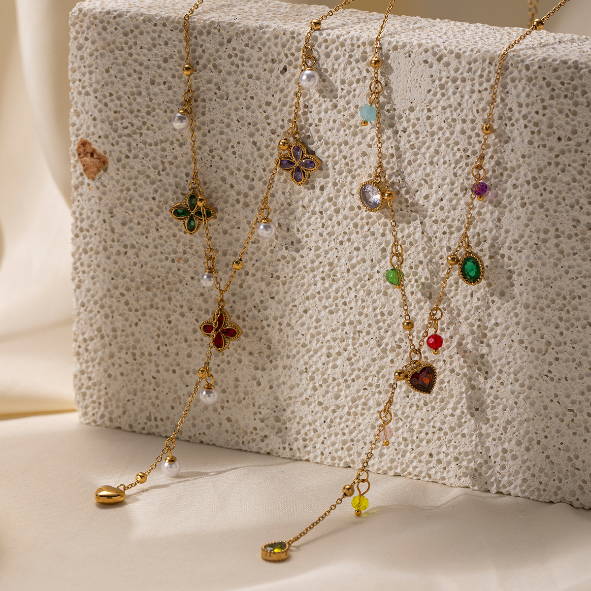 Collar de acero inoxidable TINA Europa y América lujo ligero nicho moda color tetrahedral collar de piedra preciosa acero titanio no desvanecerse mujer