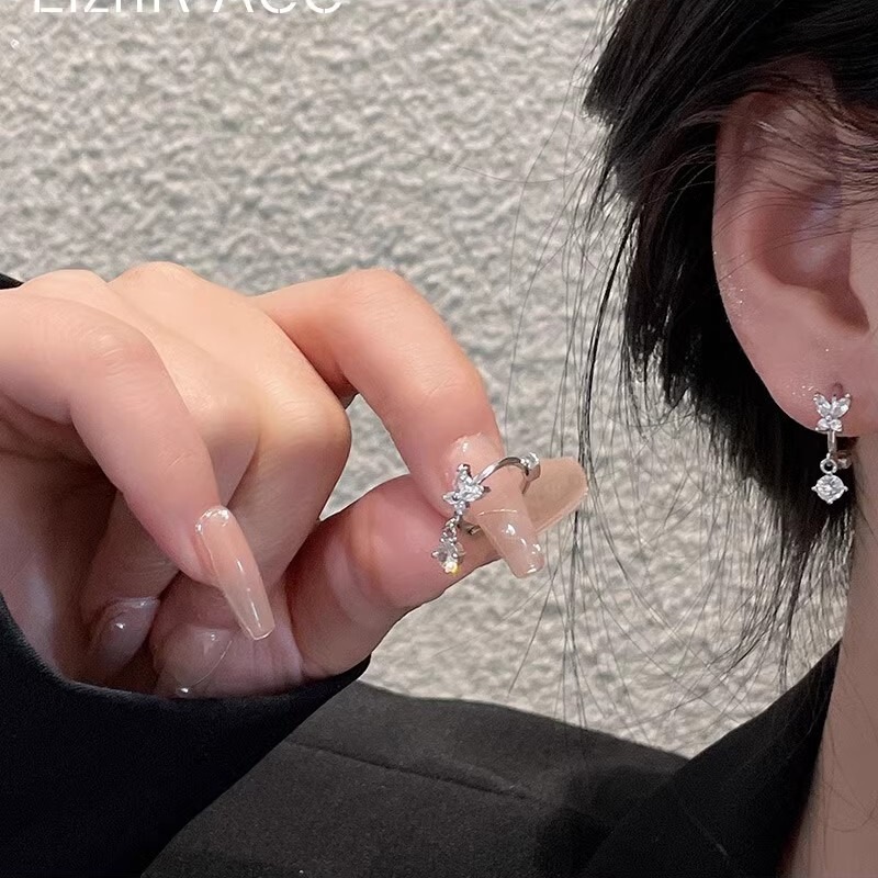 网红超闪锆石蝴蝶耳圈小众高级感轻奢耳环女新款清冷感叠戴耳扣|undefined