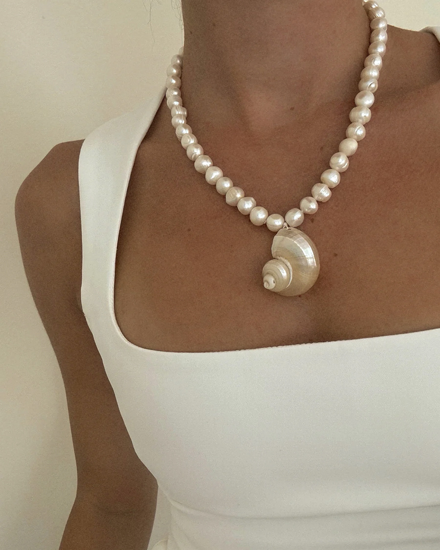 120g Weight 18K Gold Plated Plating Material Conch Freshwater Pearl Titanium Steel Beaded Handmade Conch Pendant Necklace