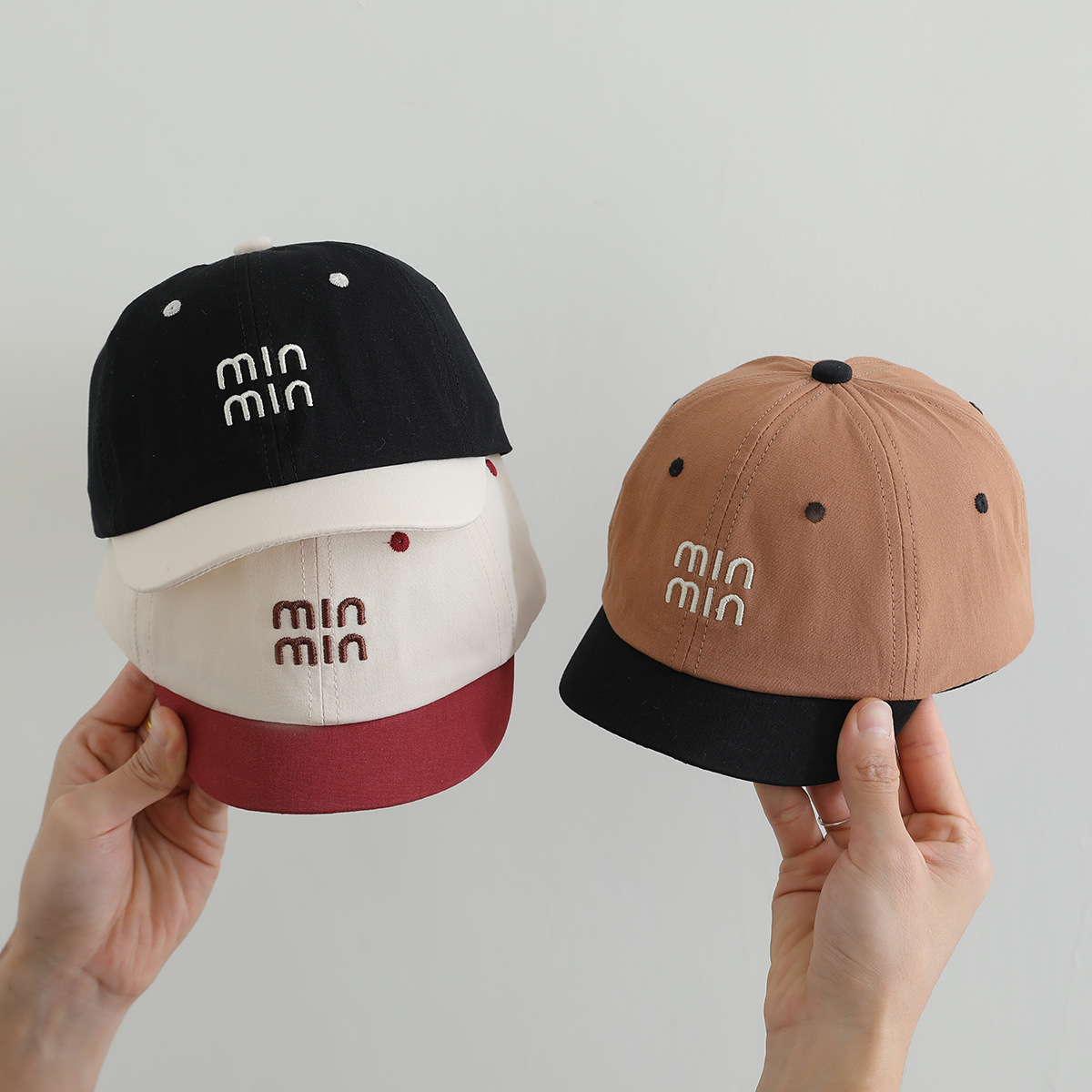 Sombrero de pato para bebés bordado letras de borde corto estilo extranjero sombrero para niños primavera y otoño sombrero de béisbol marea de verano