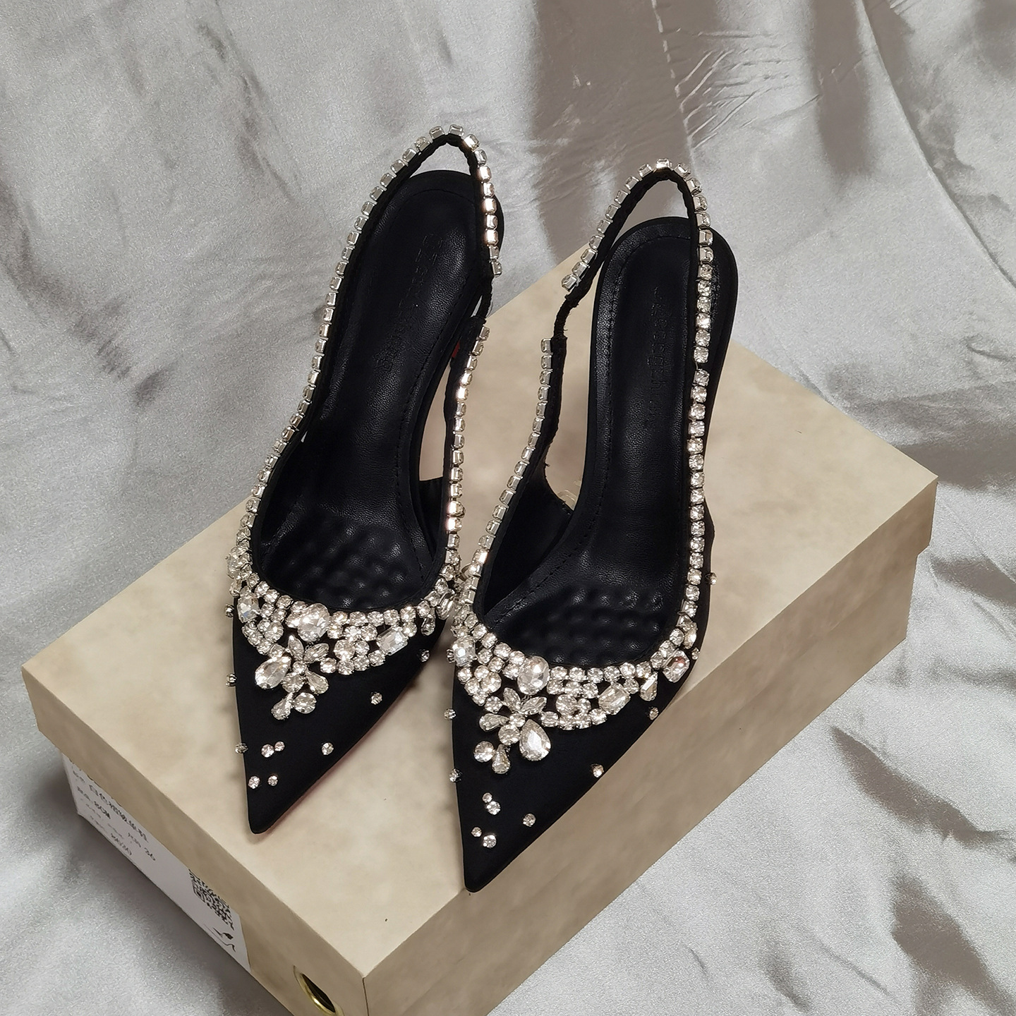 Scarpe da sposa con strass e punta affusolata per donna_voghion.com