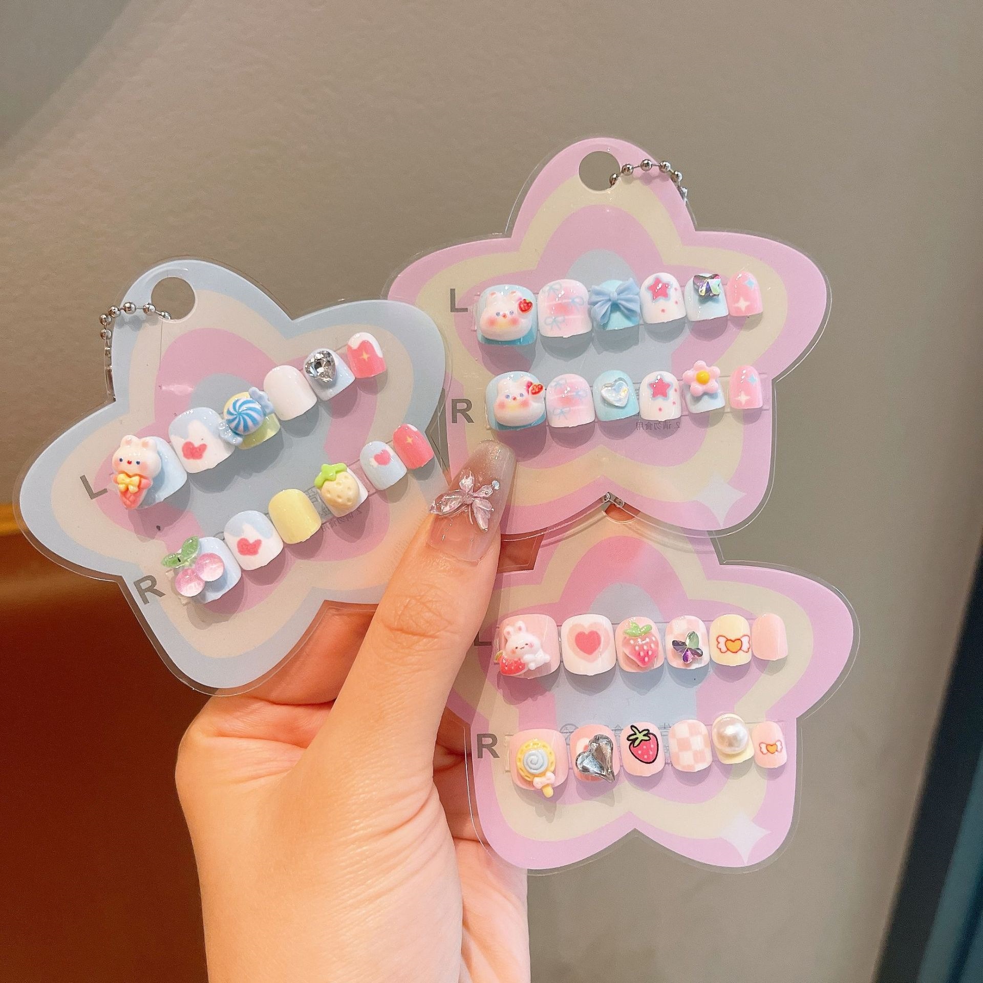 Caricatura infantil desmontable accesorios lindos tridimensionales manicure falsas dulces parches de uñas hechas a mano