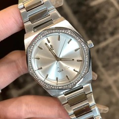 Xiaohongshu Empress VV244 ホワイトムーンライトダイヤモンドオクタゴンダイヤモンドベゼル腕時計ファッショナブルなトレンディなクォーツ時計