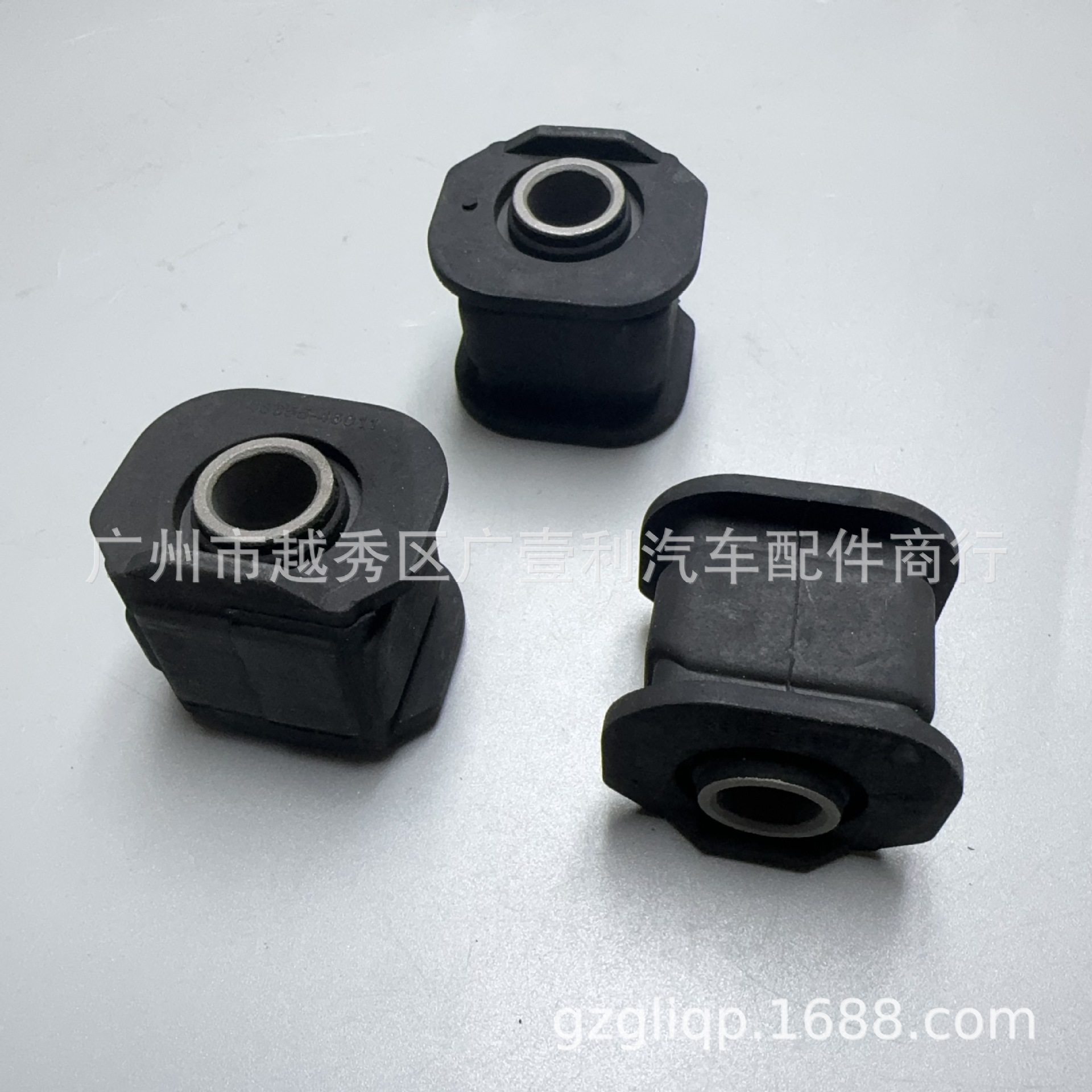 Applicable 48655-46011 48655-10050 EP80 EL53 EL55 lower suspension rubber sleeve is large