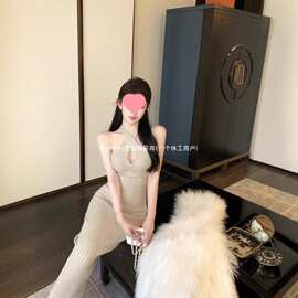 纯欲风露背针织挂脖连衣裙女春夏修身收腰开叉长裙显身材包臀裙子