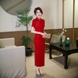 旗袍;半身裙;皮草