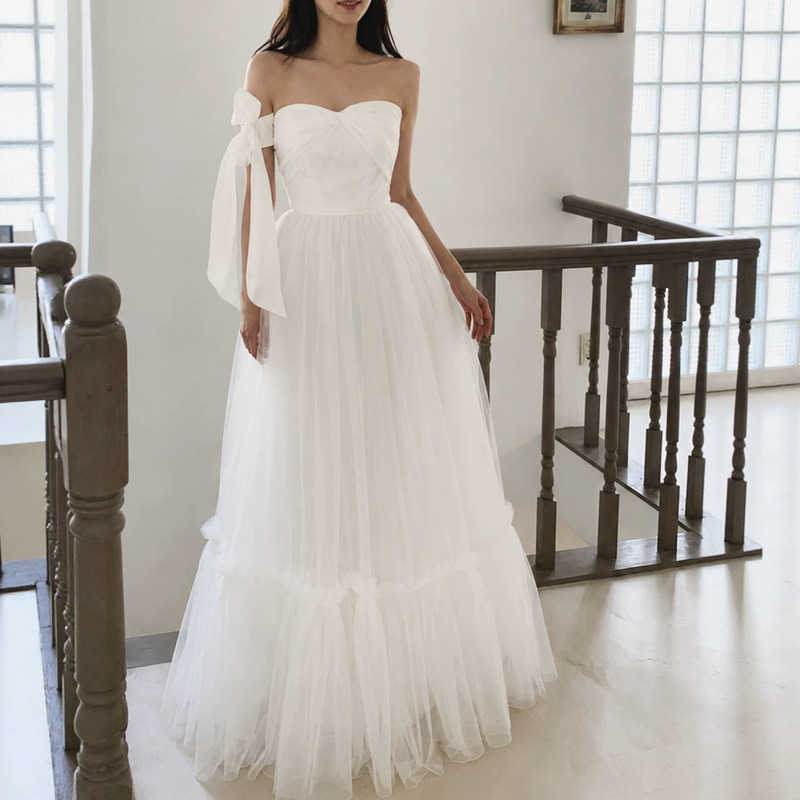 Korean-style light wedding dress, strapless, simple mesh, high-end feel, studio theme, outdoor travel photography, forest-style gown, puffy skirt for women Korean-style light wedding dress, strapless, simple mesh, high-end feel, studio theme, outdoor travel photography, forest-style gown, puffy skirt for women