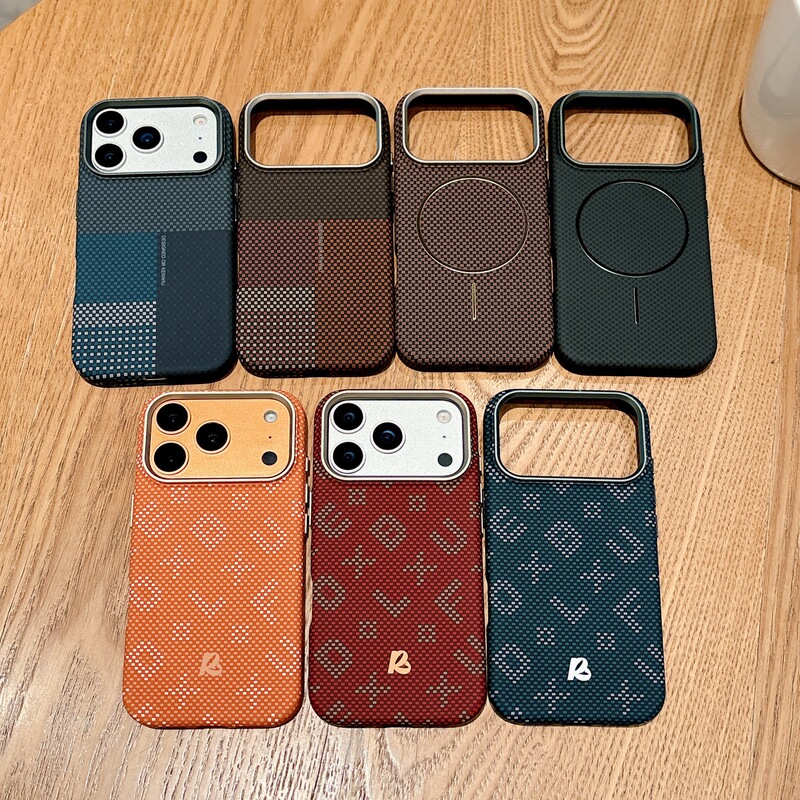Suitable for Iphone17Promax Carbon Fiber Gilt Magnetic Phone Case Apple 16Pro Kevlar Pattern Protective Cover