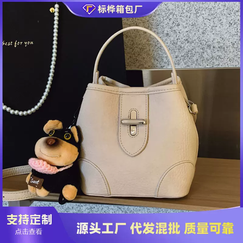 跨境高级感手拎水桶包包女2026春季新款简约单肩包时尚休闲斜挎包