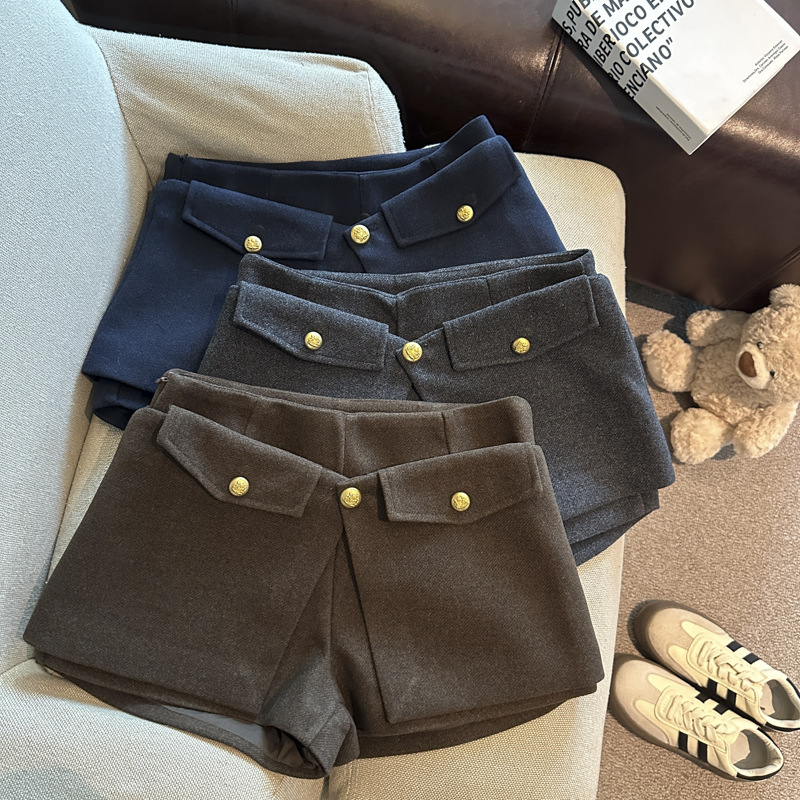 Unique and Stylish Beige Woolen Casual Shorts for Women, Autumn and Winter New Slim A-Line Dress Pants Boot Shorts Unique and Stylish Beige Woolen Casual Shorts for Women, Autumn and Winter New Slim A-Line Dress Pants Boot Shorts