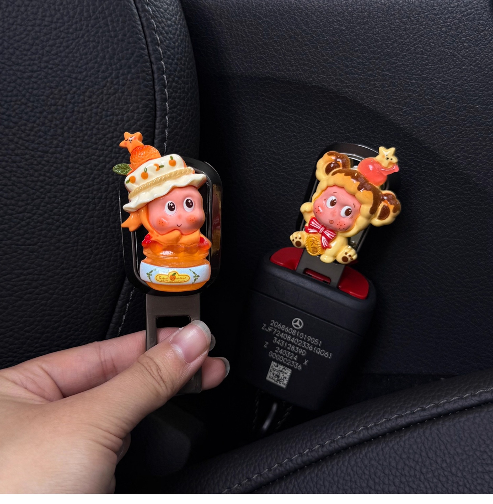 Cute Car Safety Plug with Buckle, Passenger Card Slot Plug, Car Rear Seat Extender Connector, Safety Belt