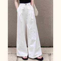 白い水洗い綿のワイドパンツの女性の夏の薄いモデルの梨の形の体つきのスーツのズボンは感じがゆったりしています。