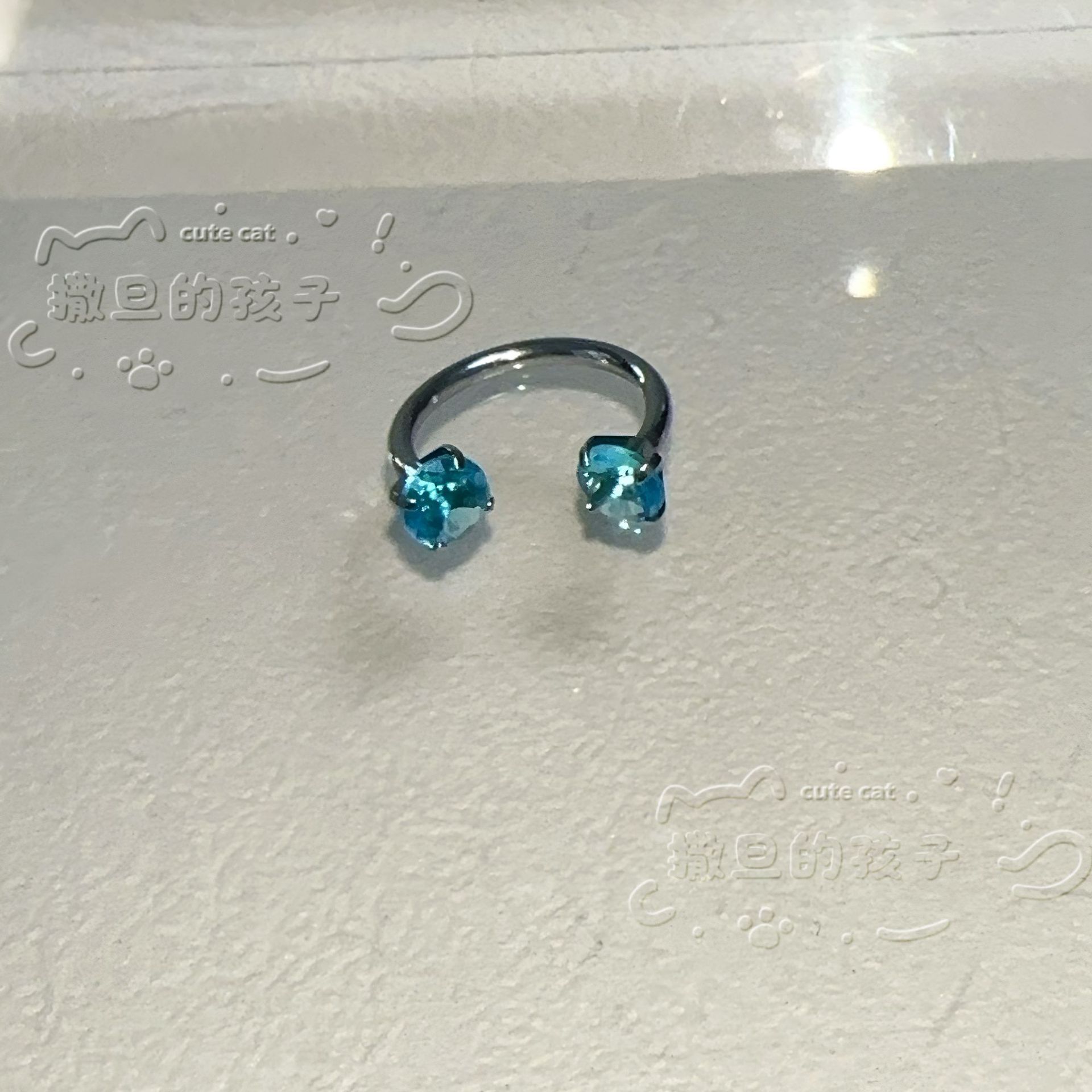 16G labret stud size and finish detail