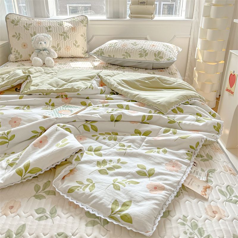 Estera de látex de seda de hielo de verano Juego de cuatro piezas de edredón fresco de verano 2025 nuevo edredón de aire acondicionado cama de dormitorio juego de cuatro piezas de edredón de verano