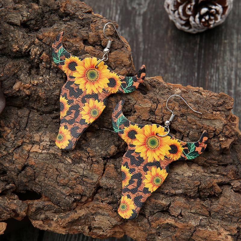 Wholesale Retro Bull Head Sunflower Leather Earrings Nihaojewelry display picture 3
