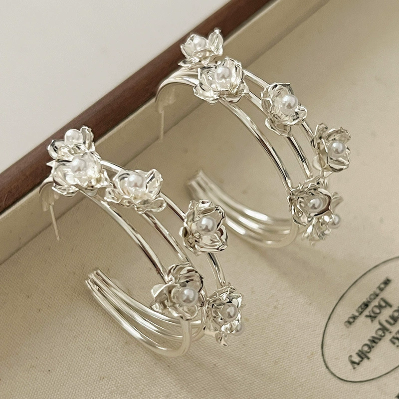 Серебряная игла, стильные металлические серьги из перла, цветы, простой и элегантный дизайн, тренд сезона