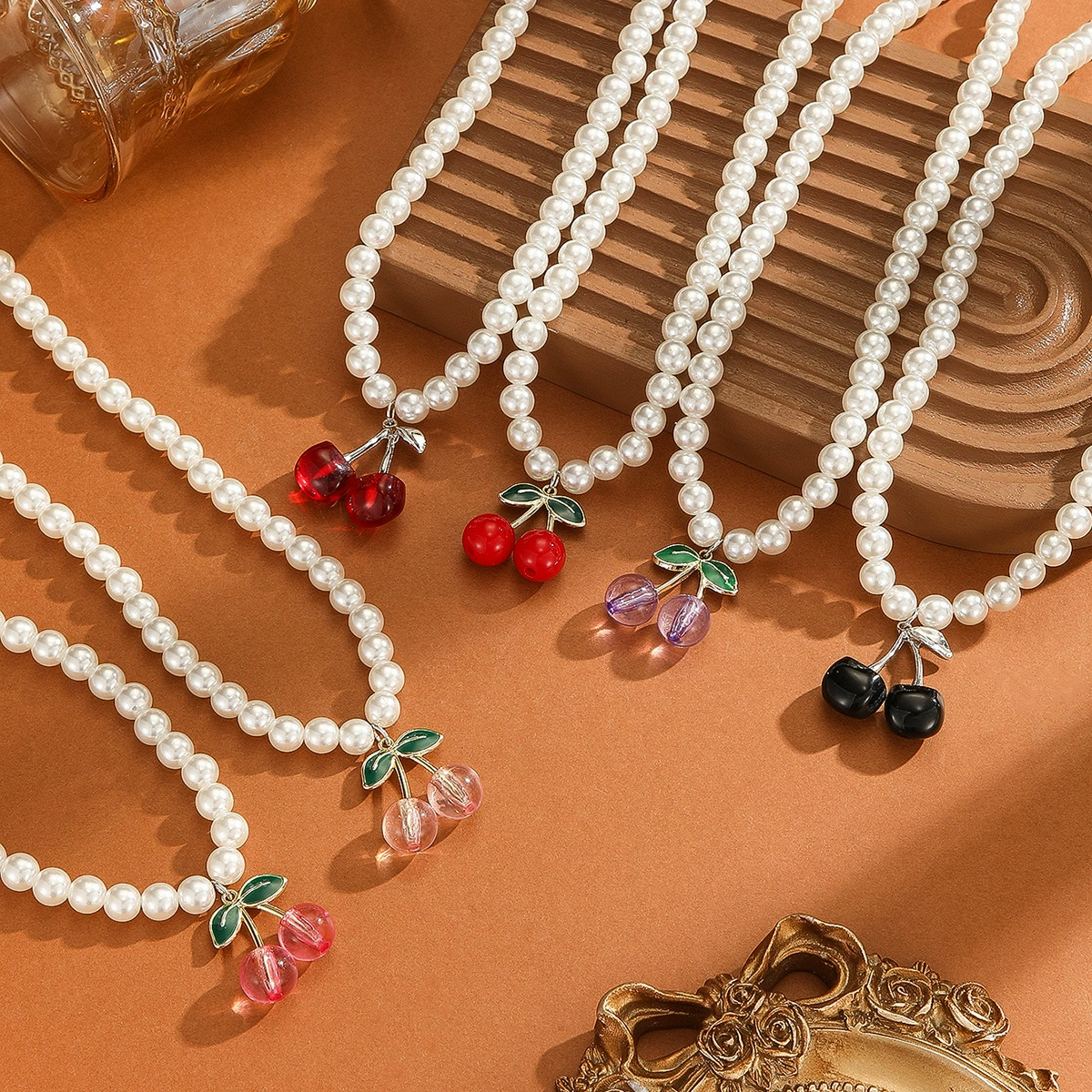 Модное жемчужное ожерелье 2025, новая женская легкая роскошная нишевая цепочка на ключицу, простой аксессуар Ins Design