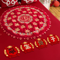 結婚して福のクッションに座って福の字の百福を刺繍します。