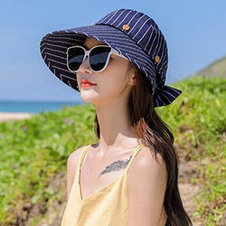네이비 및 흰색 줄무늬