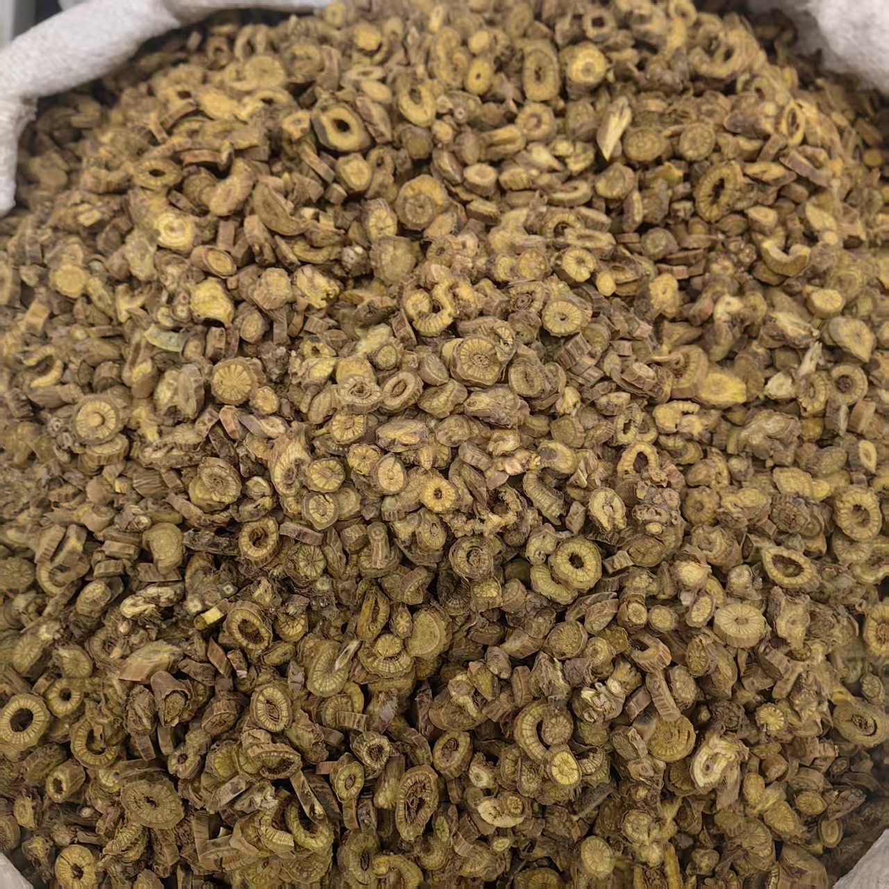 Scutellaria Powder Huang Qin 500g Chinese Herbal Powder for Tea and Decoction Use key features