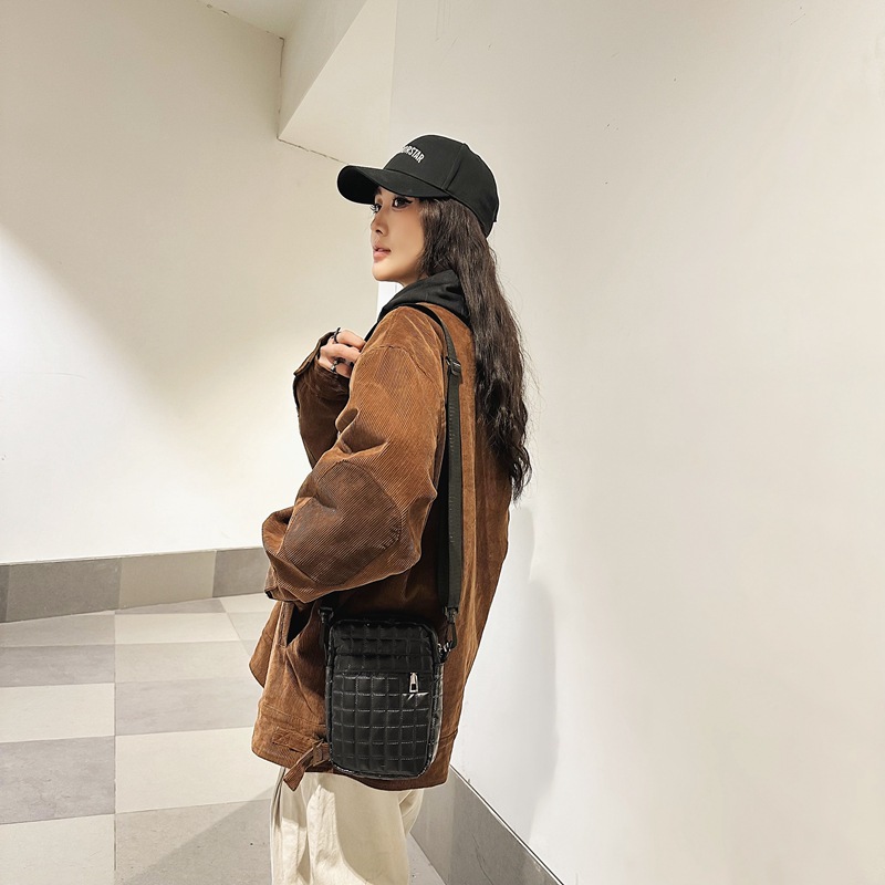 2024冬新款男女士棉服包休闲容量斜挎包户外潮流背包胸前挎包批发